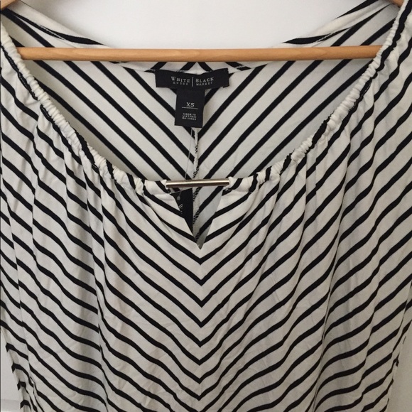Brand new White House black market top - Picture 2 of 3